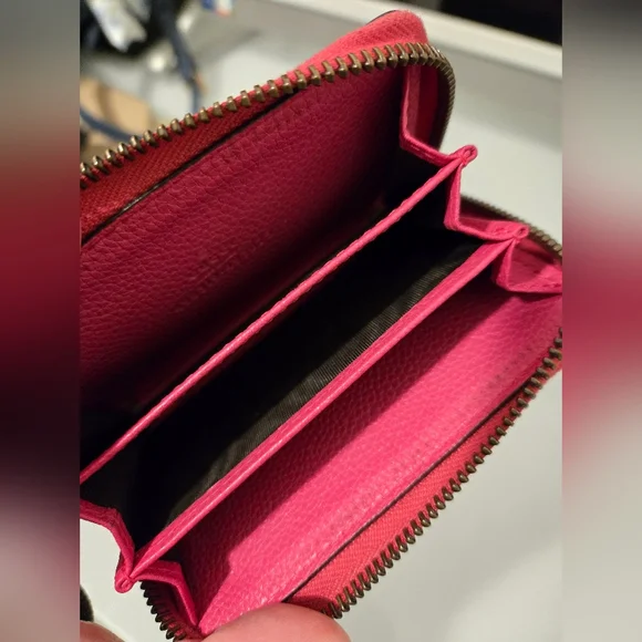 Gucci Compact PINK Wallet [AUTHENTIC] - Picture 4 of 9
